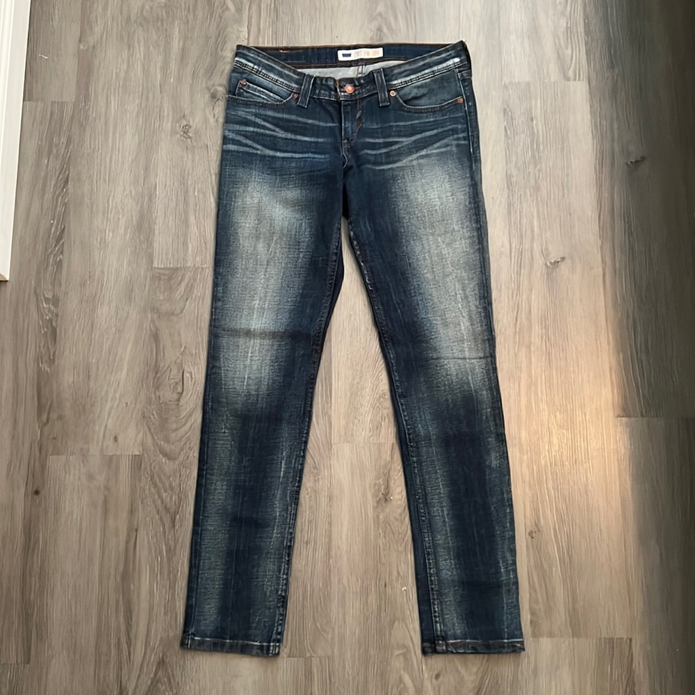 Levi’s Demi Curve  jeans. Size 9 M